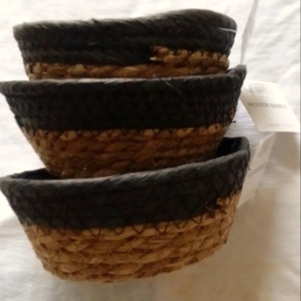 Little storage baskets